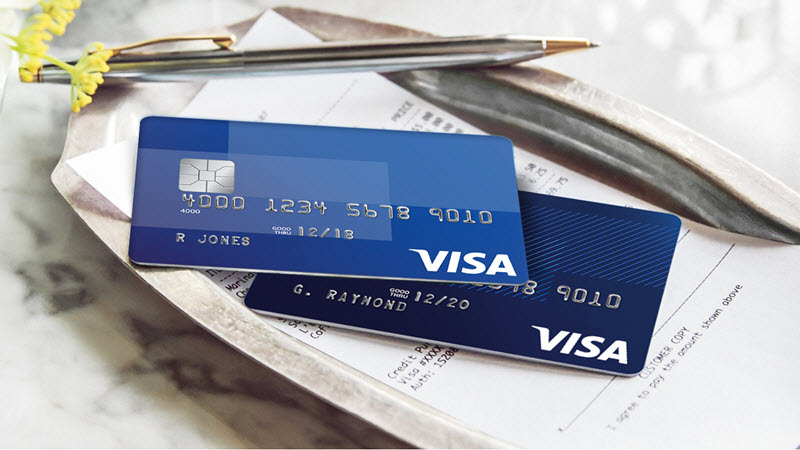 picture of visa credit cards and receipt