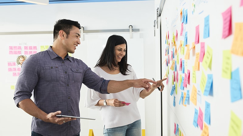 man-woman-whiteboard-innovative-ideas-800x450 man-woman-whiteboard-innovative-ideas-800x450