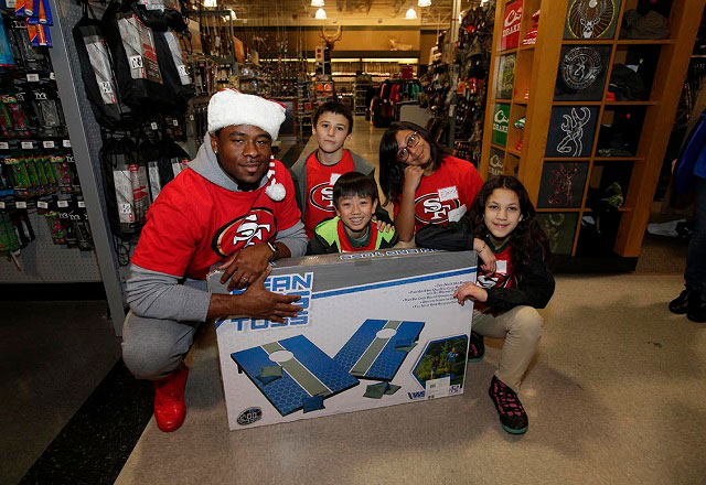 49ers-shop-with-a-player-640x440
